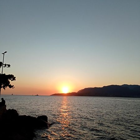 Quarto aconchegante em Ilhabela Praia Curral Pé na areia Até 4 pessoas AvJosé Pacheco do Nascimento nº 7682 Esterno foto